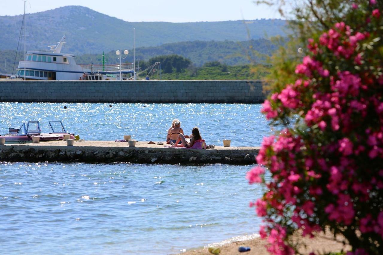 Apartments Fjaka Sveti Filip i Jakov Esterno foto