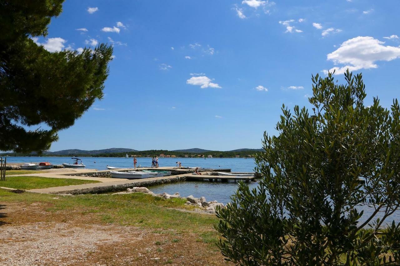 Apartments Fjaka Sveti Filip i Jakov Esterno foto