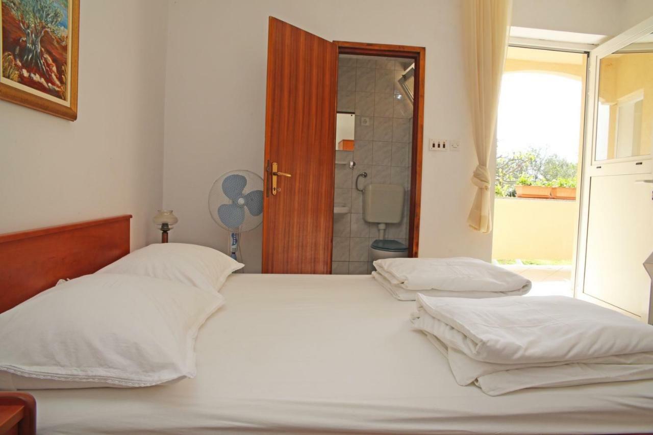 Apartments Fjaka Sveti Filip i Jakov Esterno foto