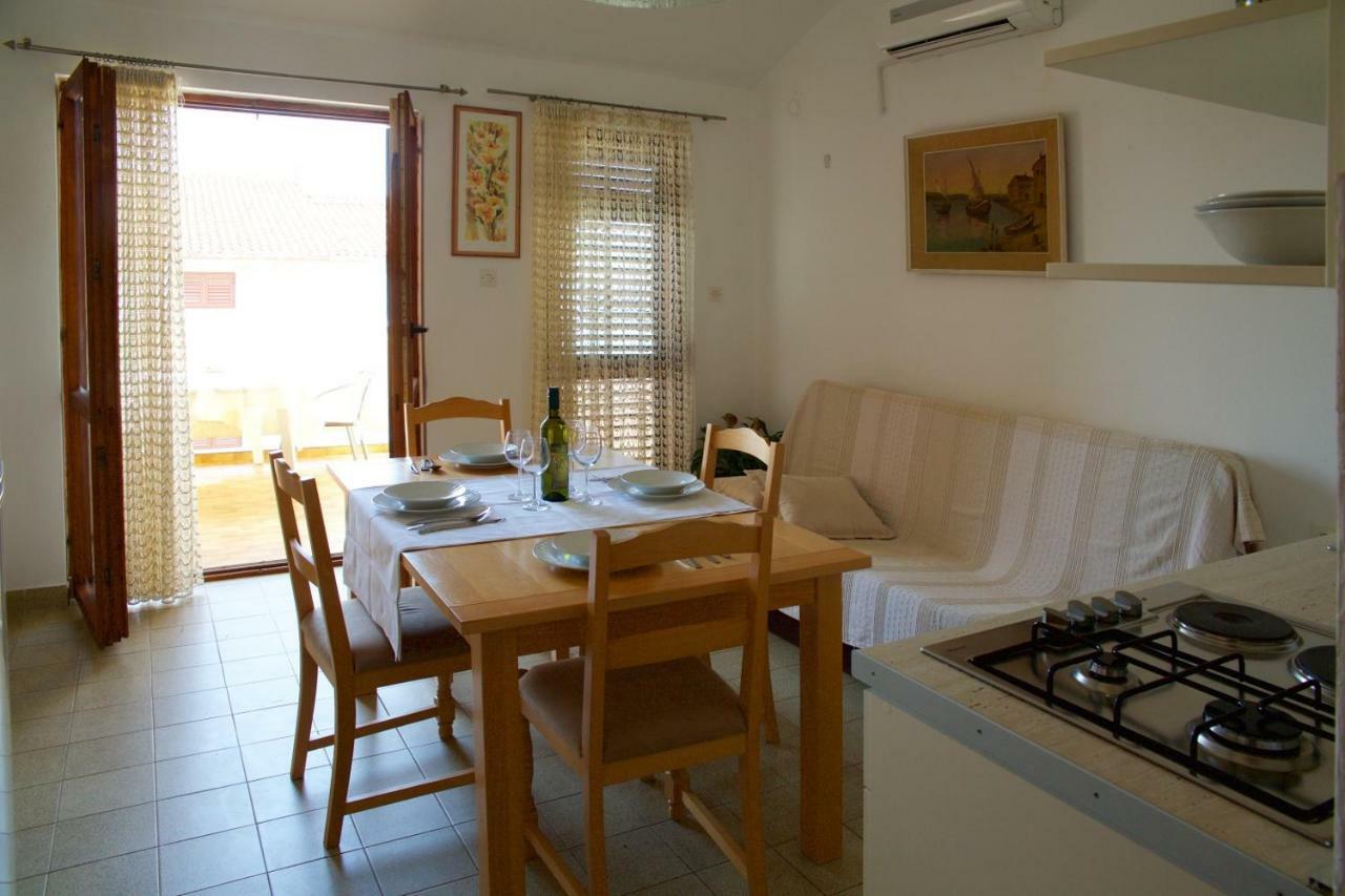 Apartments Fjaka Sveti Filip i Jakov Esterno foto