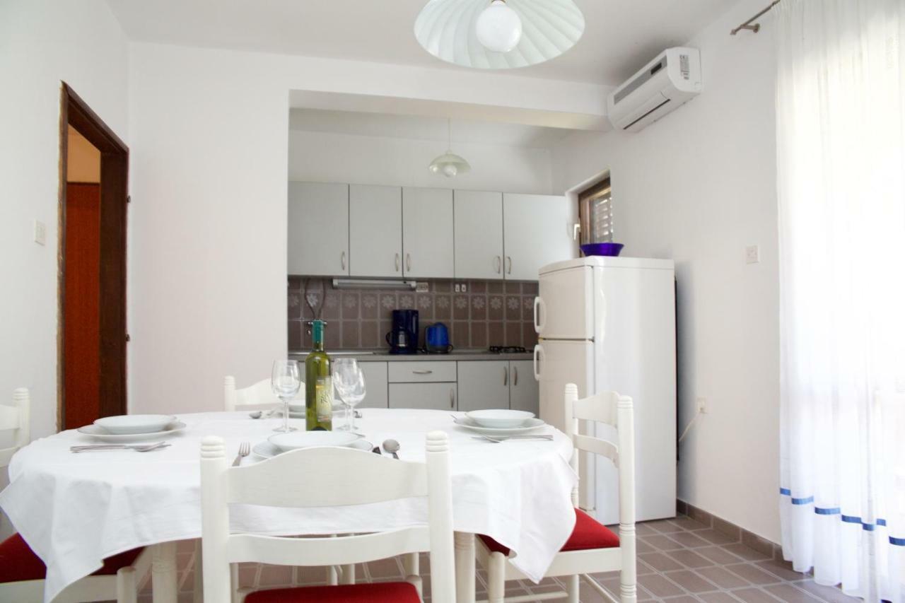Apartments Fjaka Sveti Filip i Jakov Esterno foto
