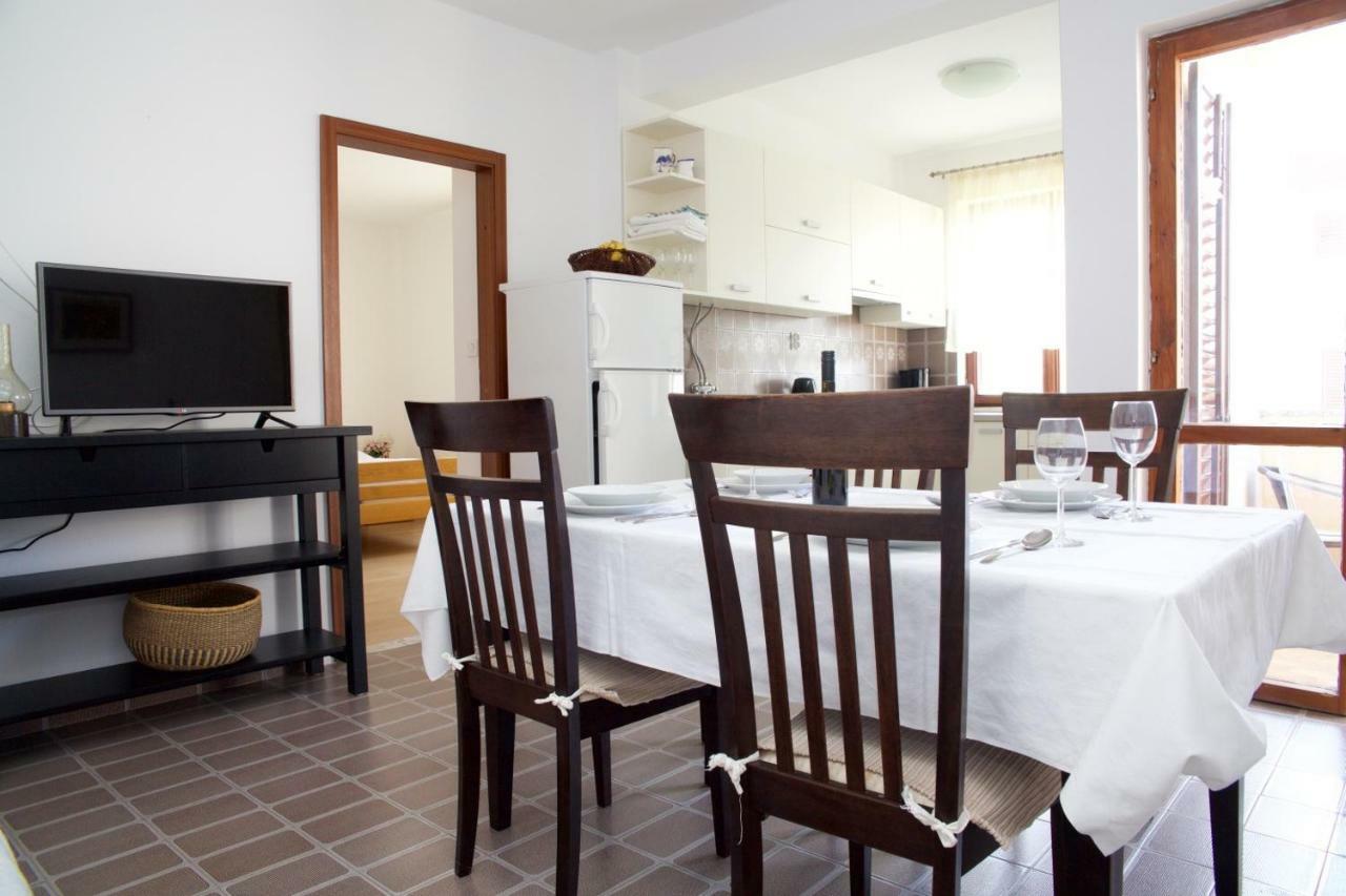 Apartments Fjaka Sveti Filip i Jakov Esterno foto