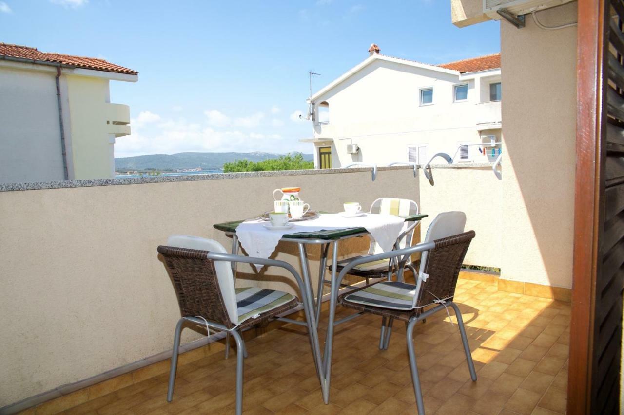 Apartments Fjaka Sveti Filip i Jakov Esterno foto