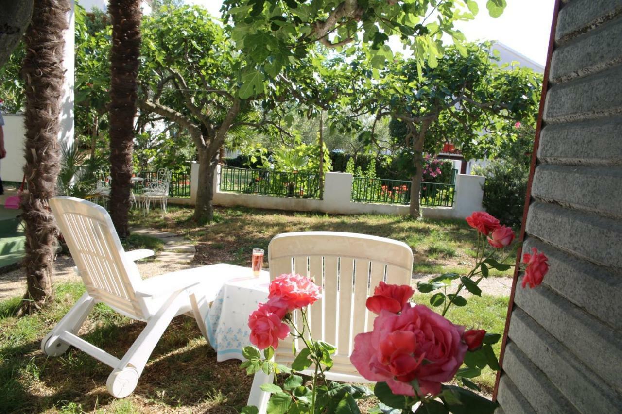 Apartments Fjaka Sveti Filip i Jakov Esterno foto