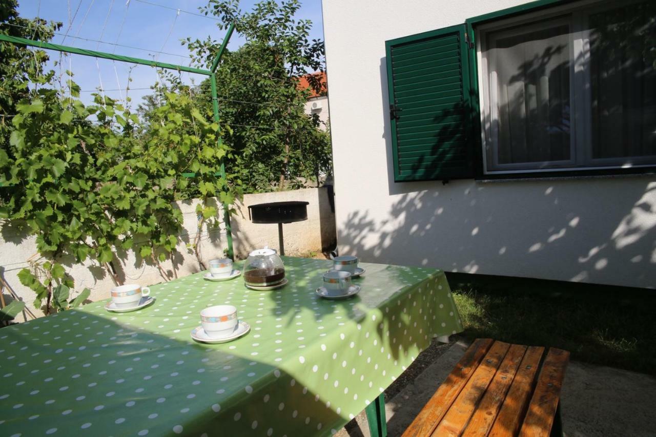 Apartments Fjaka Sveti Filip i Jakov Esterno foto
