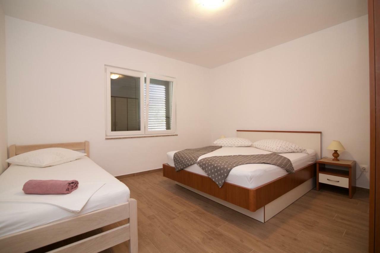 Apartments Fjaka Sveti Filip i Jakov Esterno foto