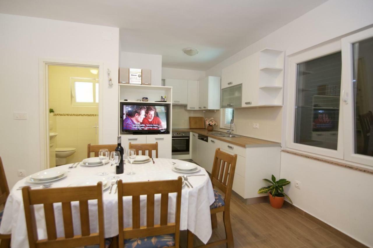 Apartments Fjaka Sveti Filip i Jakov Esterno foto