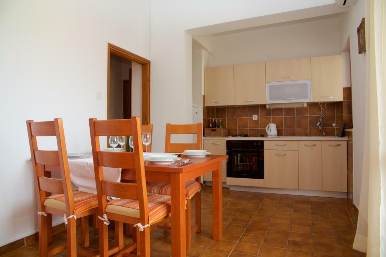 Apartments Fjaka Sveti Filip i Jakov Esterno foto