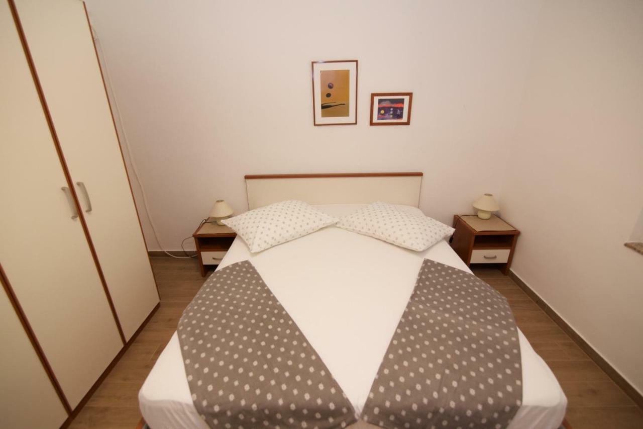 Apartments Fjaka Sveti Filip i Jakov Esterno foto
