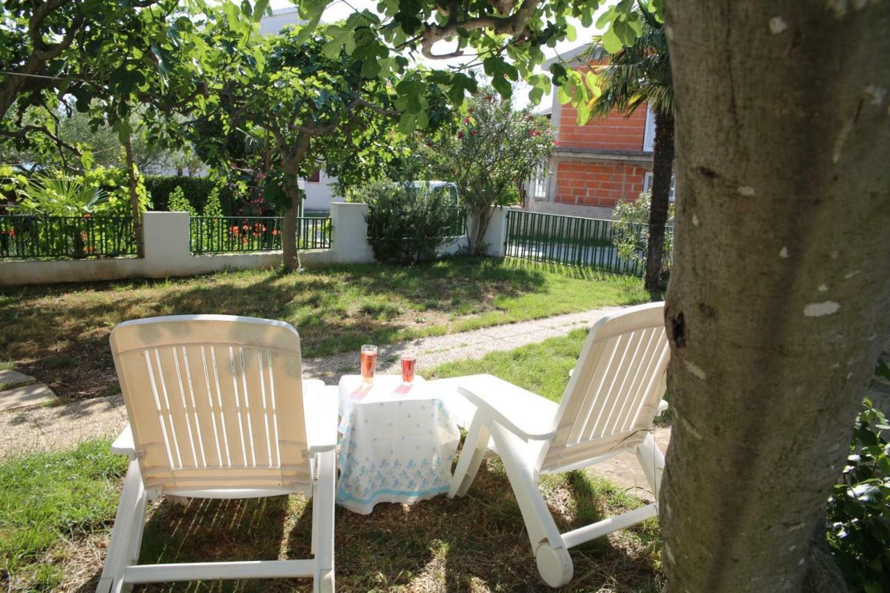 Apartments Fjaka Sveti Filip i Jakov Esterno foto