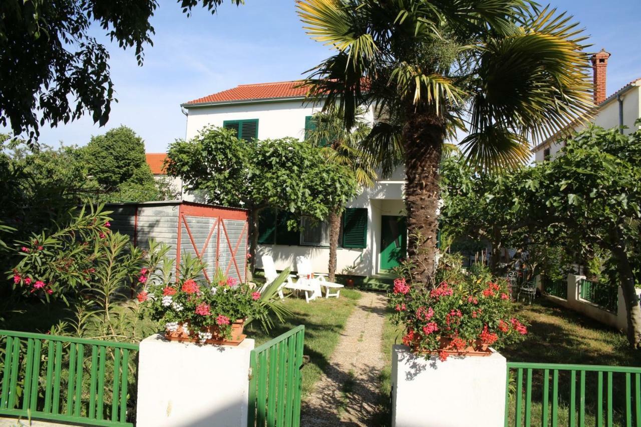 Apartments Fjaka Sveti Filip i Jakov Esterno foto