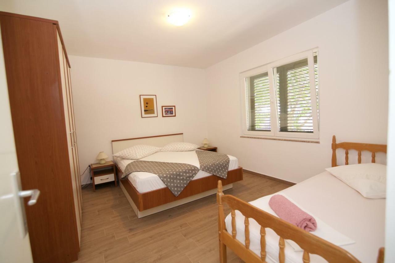 Apartments Fjaka Sveti Filip i Jakov Esterno foto