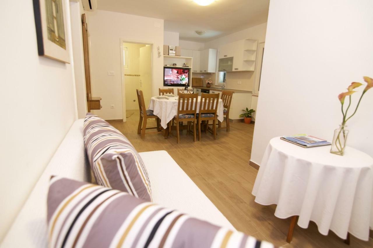 Apartments Fjaka Sveti Filip i Jakov Esterno foto
