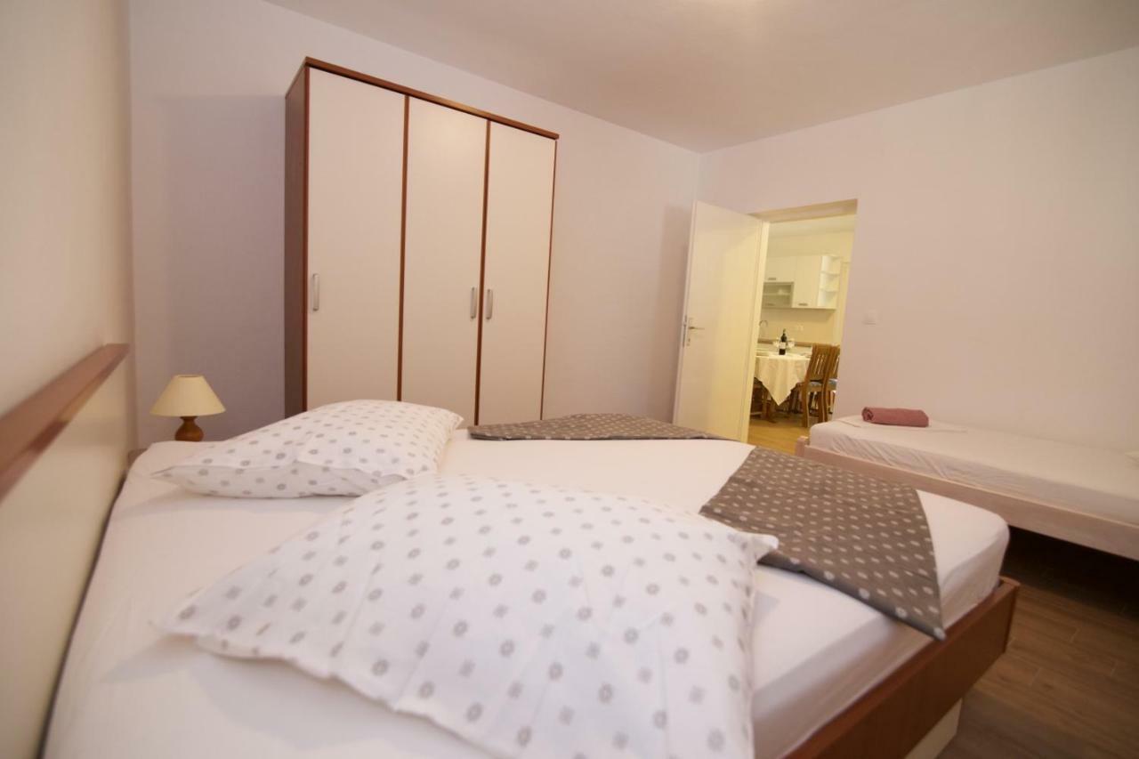 Apartments Fjaka Sveti Filip i Jakov Esterno foto